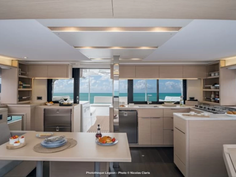 Hire Catamaran Lagoon with a boat licence