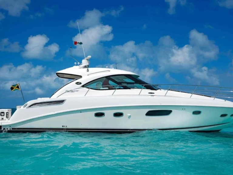Charter a Sea Ray Sea Ray 470 Sundancer in Cancún on Samboat