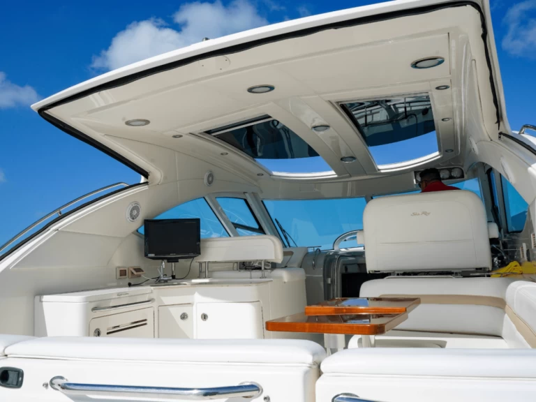 Luxury Yacht to hire Cancún at the best price