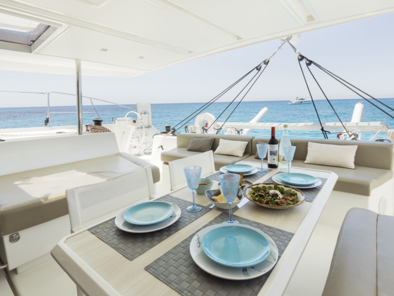 Yacht hire Mahón cheap Catana 53
