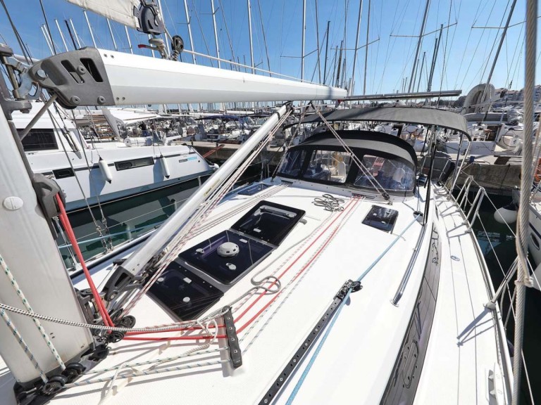 Sailboat to hire Biograd na Moru at the best price