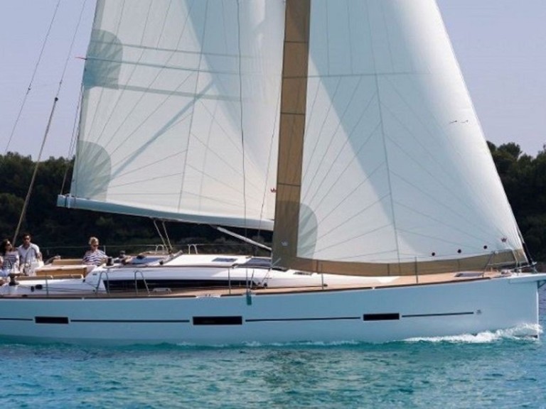 Sailboat to hire Marseille at the best price