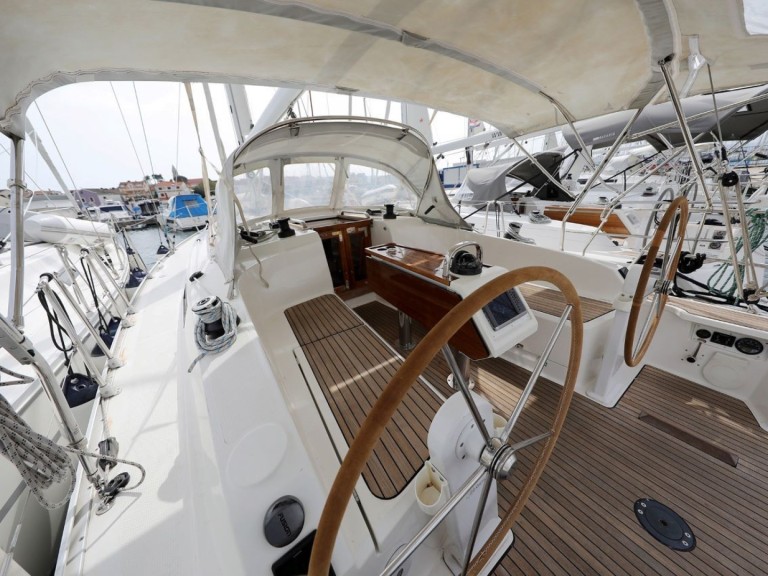 Charter a Bavaria Cruiser 37 in Biograd na Moru on Samboat