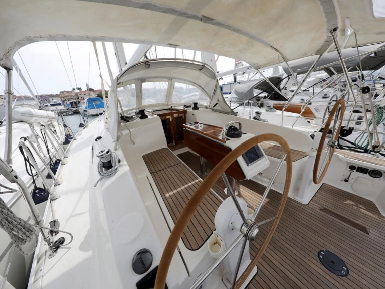 Charter a Bavaria Cruiser 37 in Biograd na Moru on Samboat