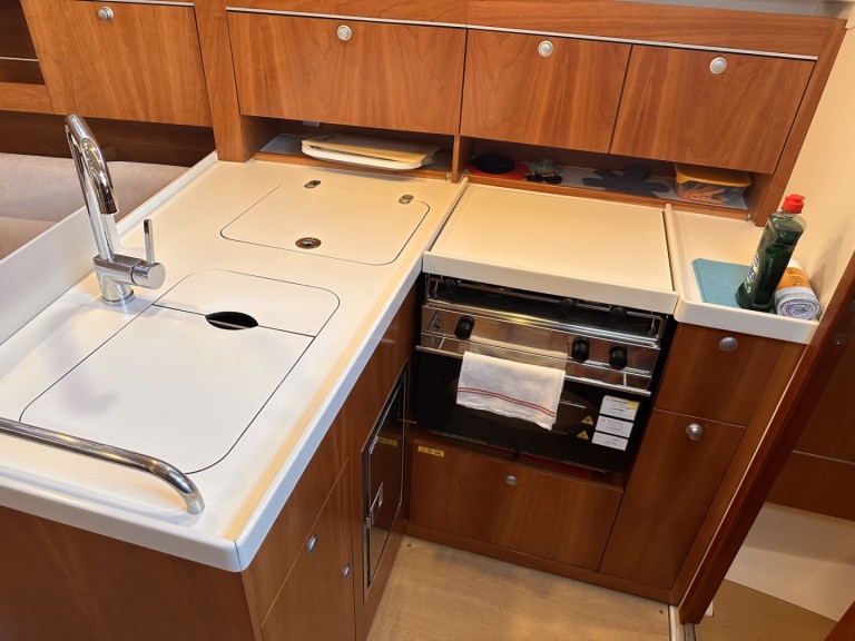 Hire a Hanse Hanse 345 Empuriabrava