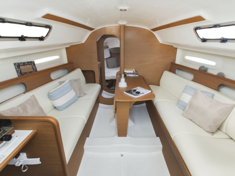 Yacht hire Arzon cheap FIRST 25