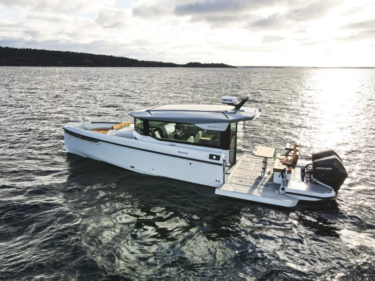 Charter a Saxdor Saxdor 320 GTC in Gouvia on Samboat