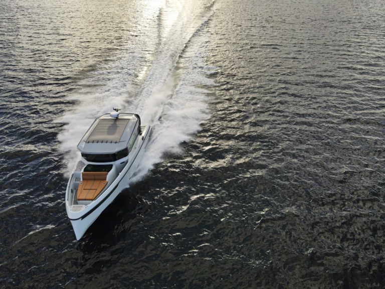 Motorboat to hire Gouvia at the best price
