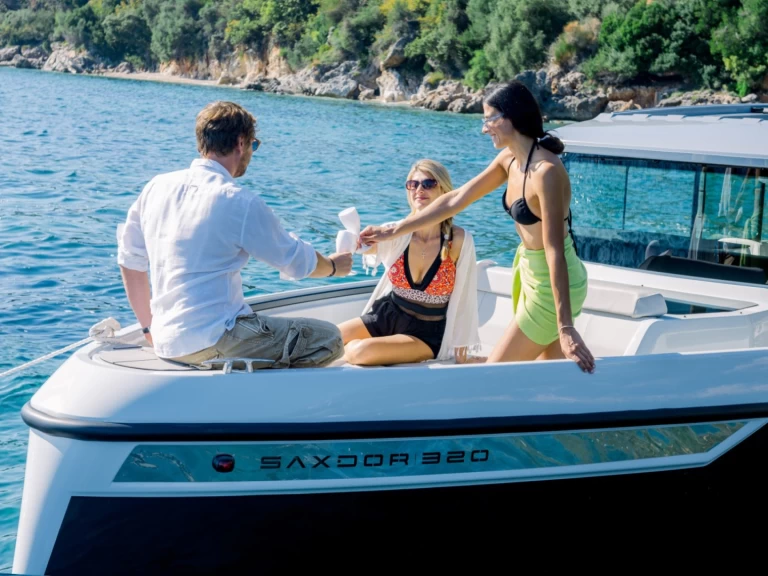 Yacht charter Gouvia - Saxdor Saxdor 320 GTC on SamBoat
