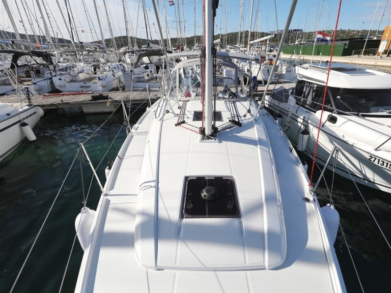 Yacht charter Pirovac - Bénéteau Oceanis 34.1 on SamBoat