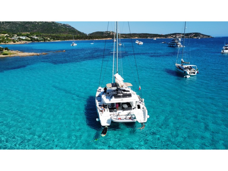 Catamaran hire in Golfo Aranci - Lagoon Lagoon 52 F