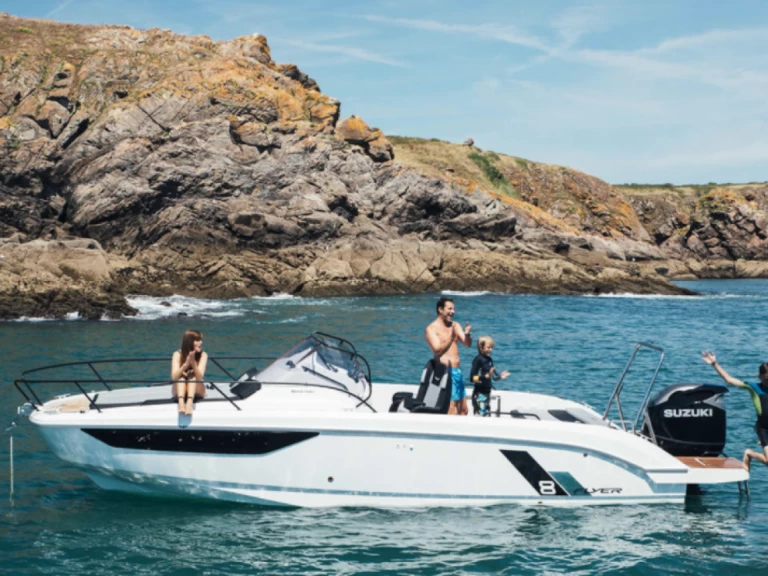 Hire Motorboat Bénéteau with a boat licence