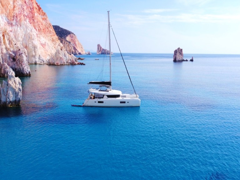 Hire Catamaran Lagoon with a boat licence