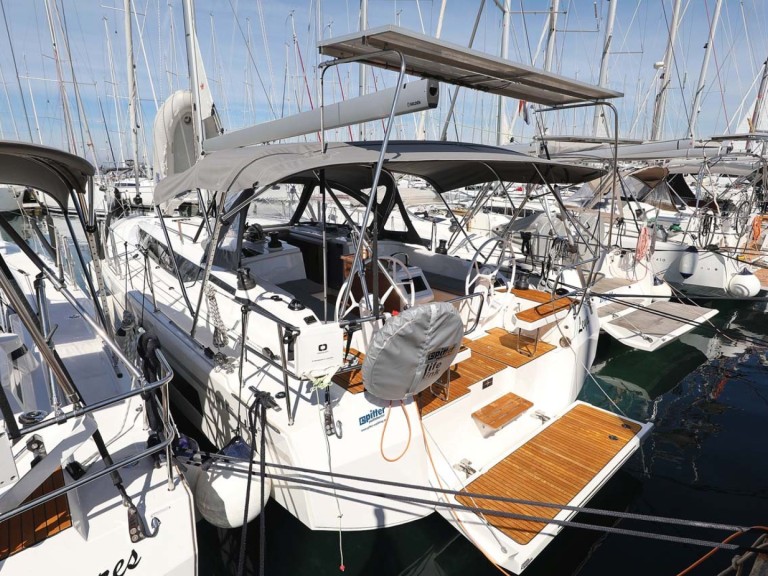 Hire Sailboat Bavaria with a boat licence