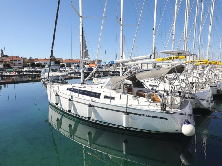 Hire Sailboat Bavaria with a boat licence