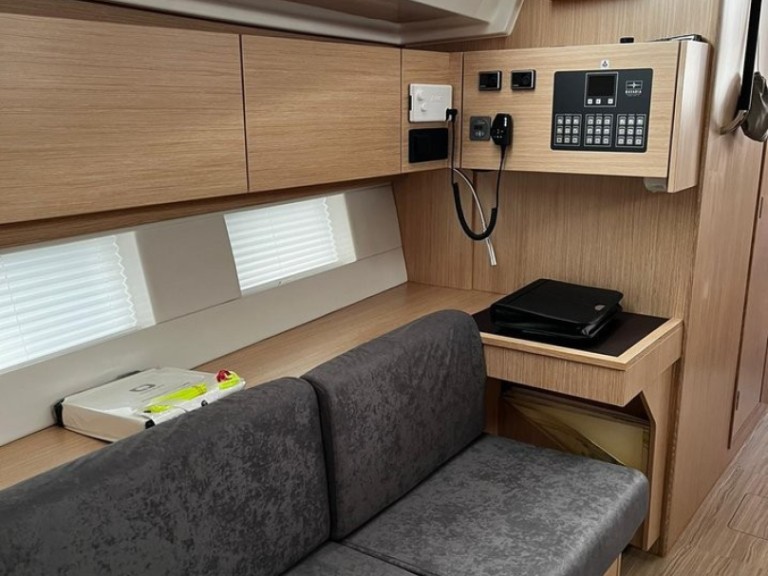 Yacht hire Vrsar cheap Bavaria C45