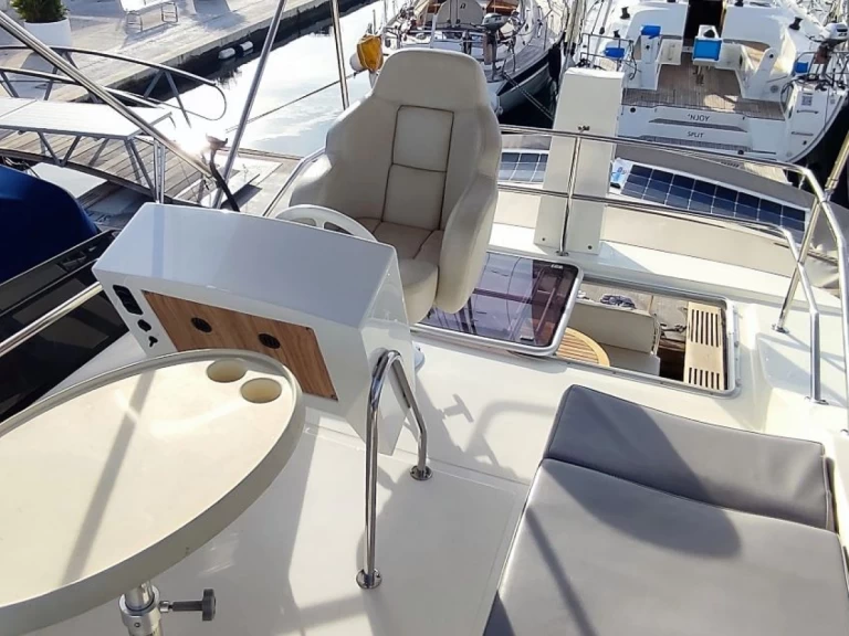 Hire a Cobra Yachts Futura 40 Grand Horizon Trogir