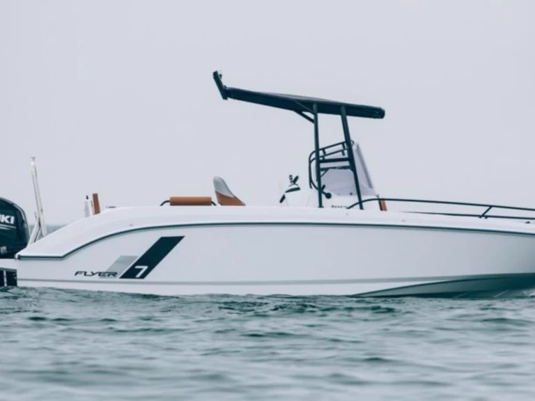 Charter a Bénéteau Flyer 7 in Cavalaire-sur-Mer on Samboat