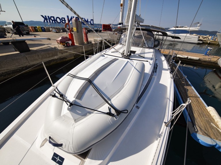 Hire Sailboat Bavaria with a boat licence