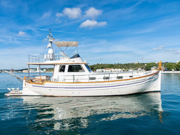 Charter a Menorquin-Yachts Menorquin Yachts 160 in Mahón on Samboat