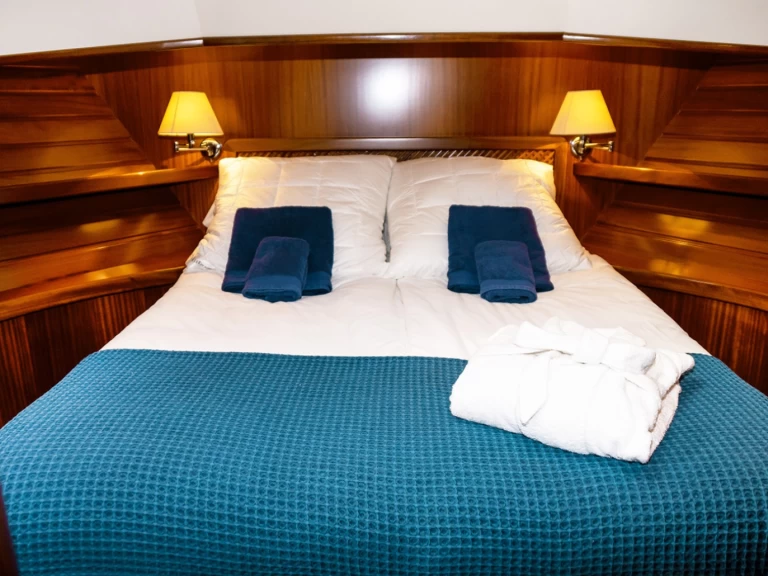 Hire Canal boat Menorquin-Yachts with a boat licence