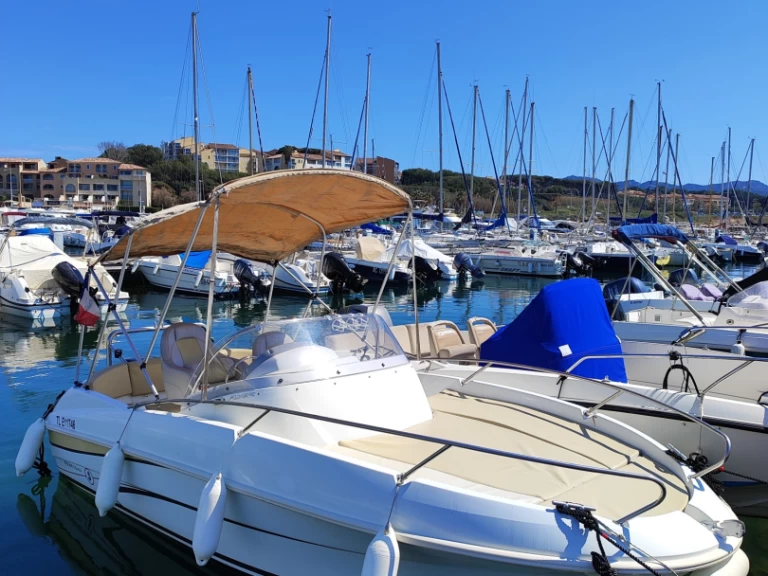 Motorboat hire in Six-Fours-les-Plages - Bénéteau Flyer 5.5 SUNdeck