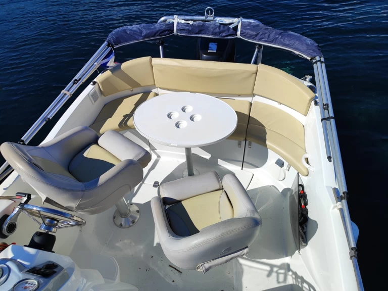 Charter a Bénéteau Flyer 5.5 SUNdeck in Six-Fours-les-Plages on Samboat