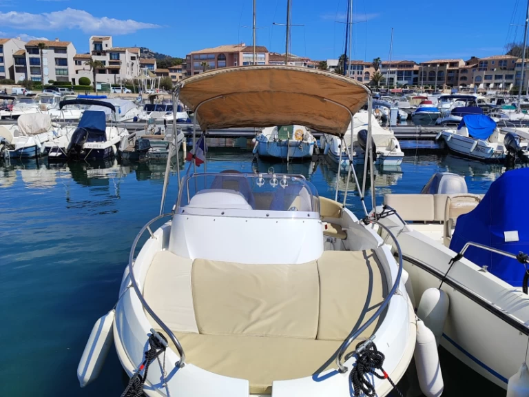 Hire Motorboat with or without skipper Bénéteau Six-Fours-les-Plages