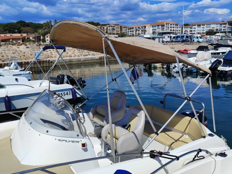 Hire Motorboat Bénéteau with a boat licence