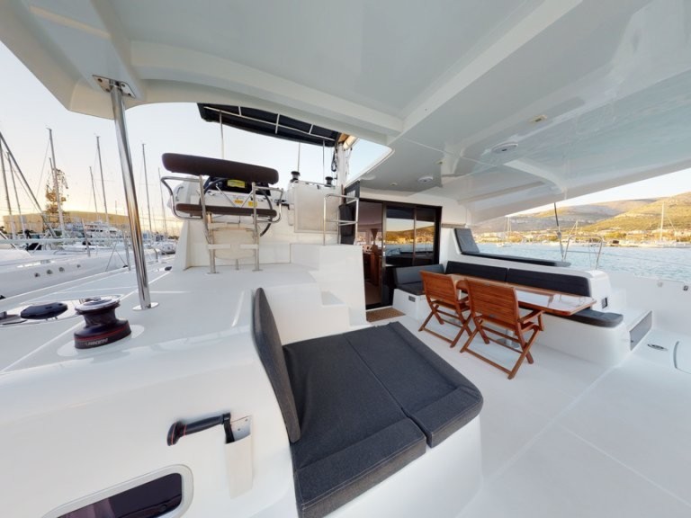 Hire Catamaran Lagoon with a boat licence