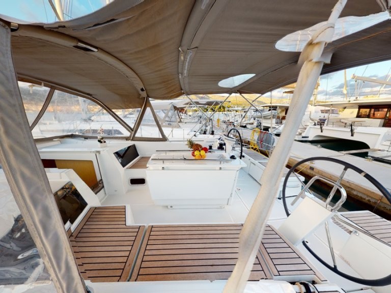 Hire Sailboat Bénéteau with a boat licence