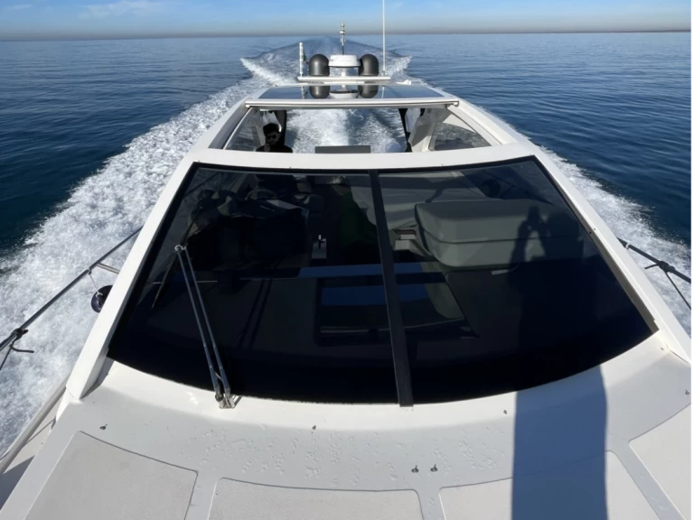 Hire Motorboat Rio Yachts with a boat licence