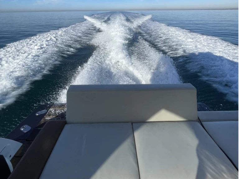 Motorboat to hire Nettuno at the best price