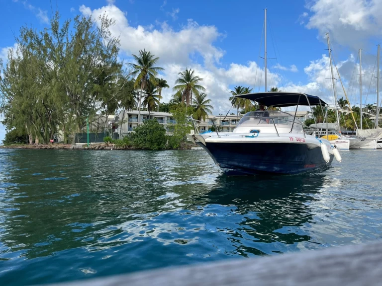 Yacht hire Les Trois-Îlets cheap Cap Camarat 715 WA