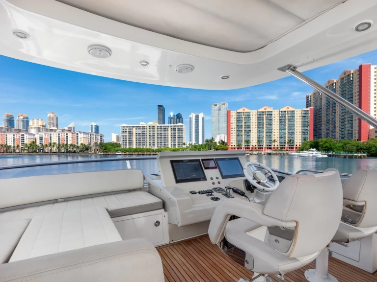 Luxury Yacht to hire Miami at the best price