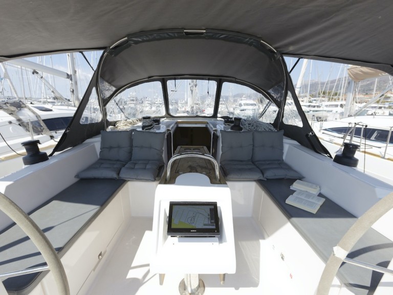 Hire Sailboat Bavaria with a boat licence