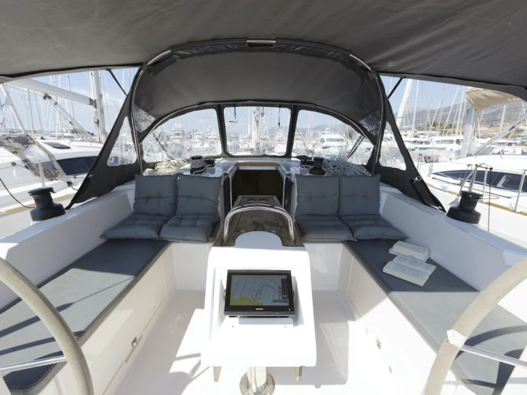 Hire Sailboat Bavaria with a boat licence