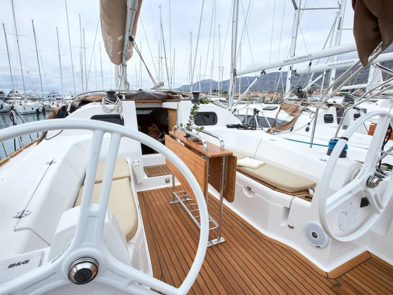 Sailboat to hire Kaštela at the best price