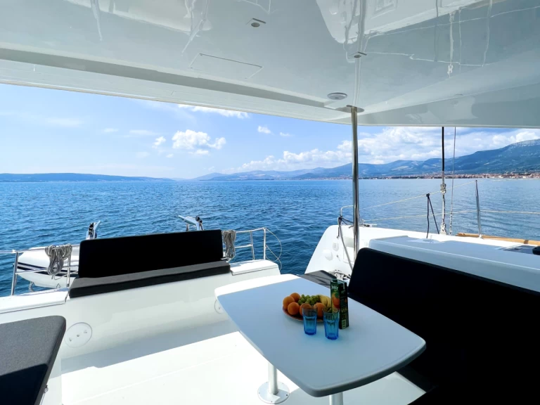 Yacht charter Kaštela - Lagoon Lagoon 40 on SamBoat