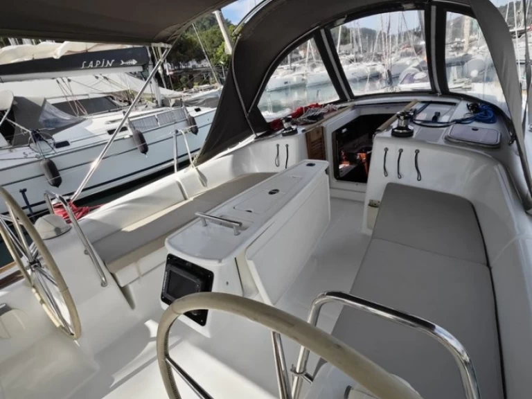 Charter a Bénéteau Oceanis 40 in Fethiye on Samboat