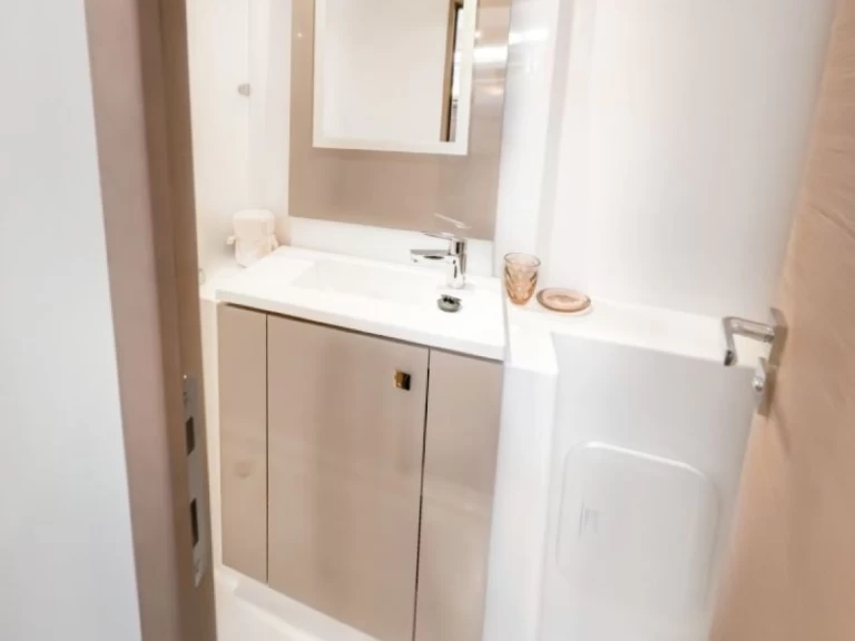 Hire Catamaran Fountaine Pajot with a boat licence