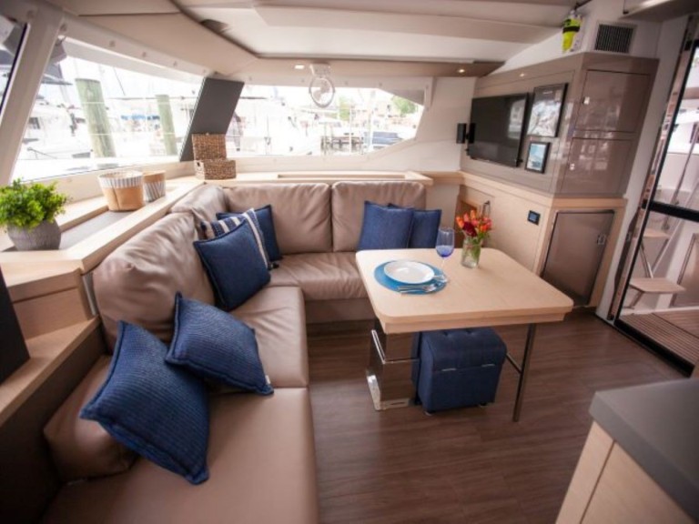 Yacht hire Annapolis cheap Saona 47