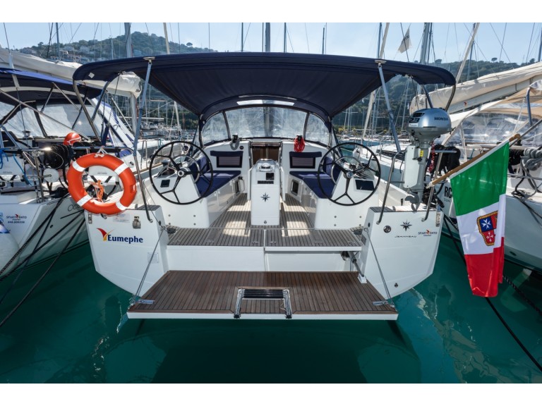 Hire Sailboat with or without skipper Jeanneau Olbia