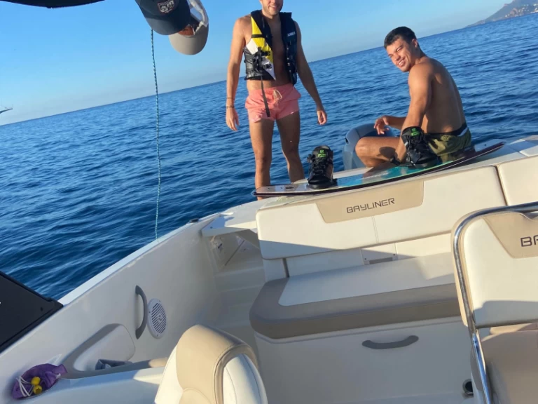Hire Motorboat Bayliner with a boat licence