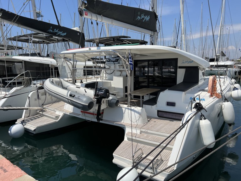 Catamaran to hire Alimos at the best price