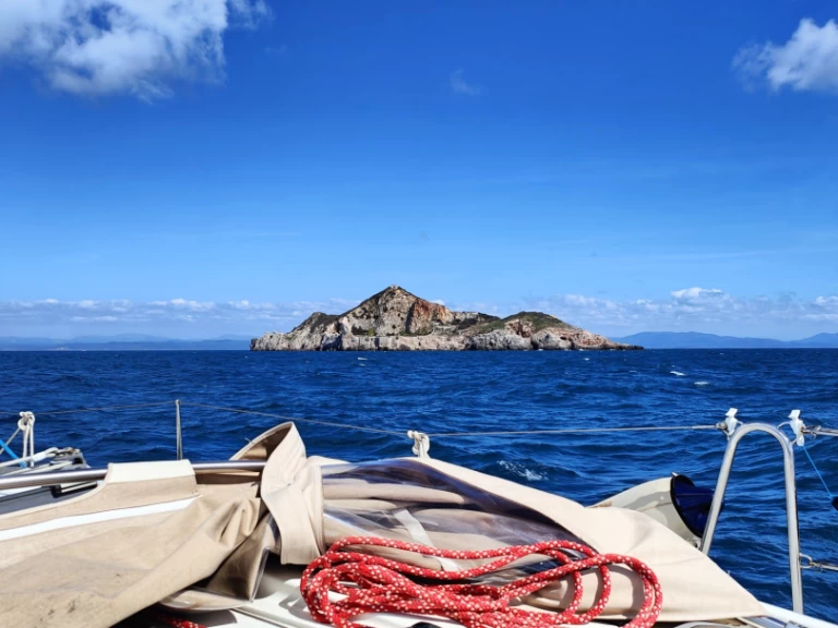 Hire a Bénéteau Oceanis 40 Punta Ala