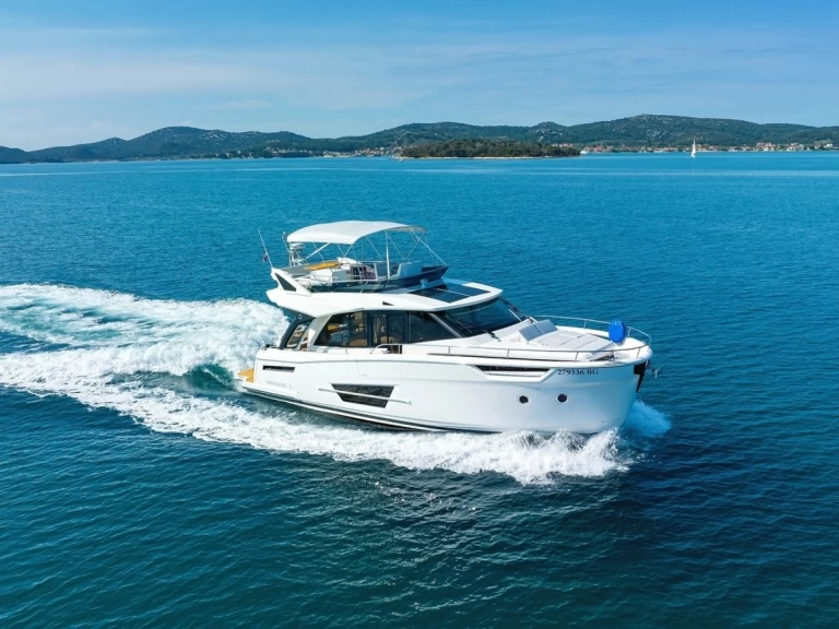 Hire Luxury Yacht Greenline Yachts with a boat licence