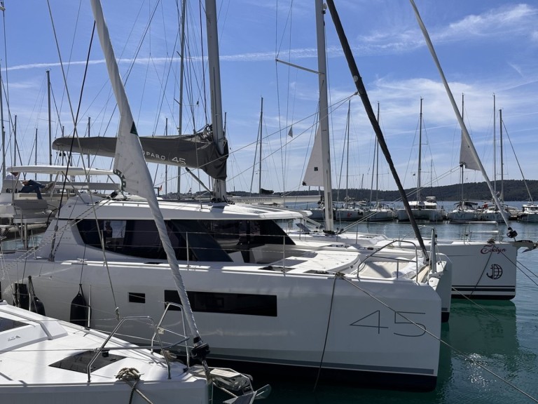 Catamaran hire in Seget Donji - Leopard Catamarans / Robertson & Caine Leopard 45 - 3 + 1 cab.