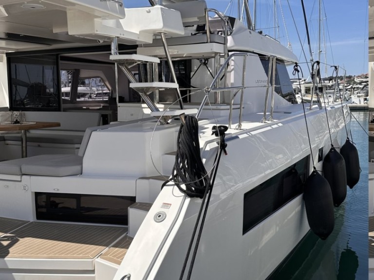 Charter a Leopard Catamarans / Robertson & Caine Leopard 45 - 3 + 1 cab. in Seget Donji on Samboat