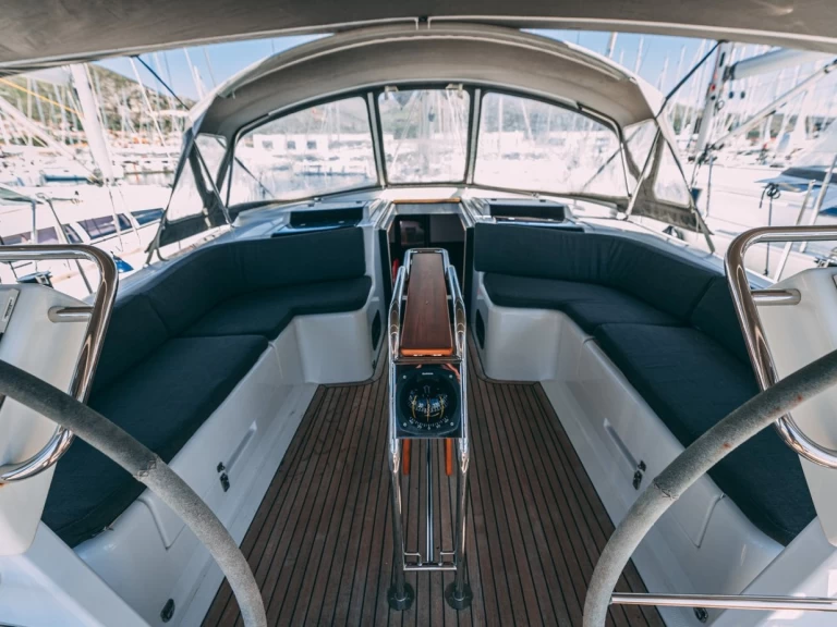 Sailboat to hire Seget Donji at the best price